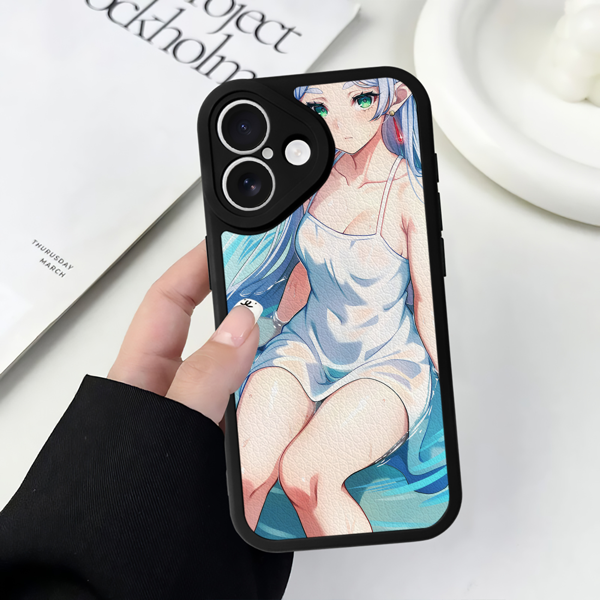 （画像用） 葬送のフリーレン Frieren 【iPhone 16シリーズ対応】シリコンスマホケース（レザー調） 材質：シリコン